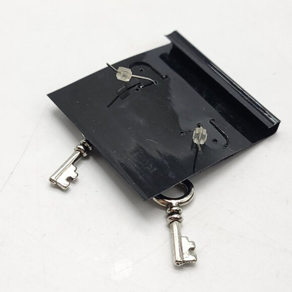 Giovanni Harry Potter Silver Tone Old Fashion Key Dangle Earrings Halloween - Picture 4 of 4